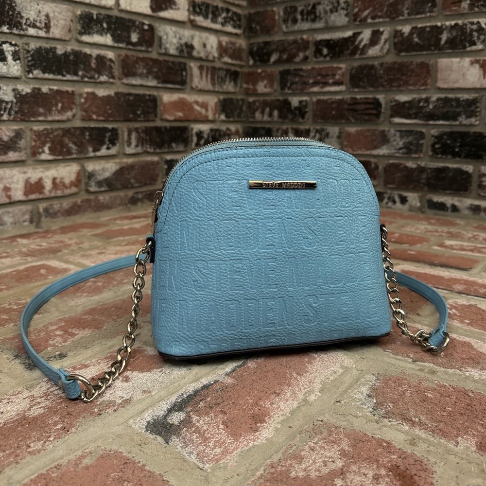 STEVEN MADDEN SKY BLUE/SILVER BMAGGIE LOGO CROSSBODY PURSE- DT 517050